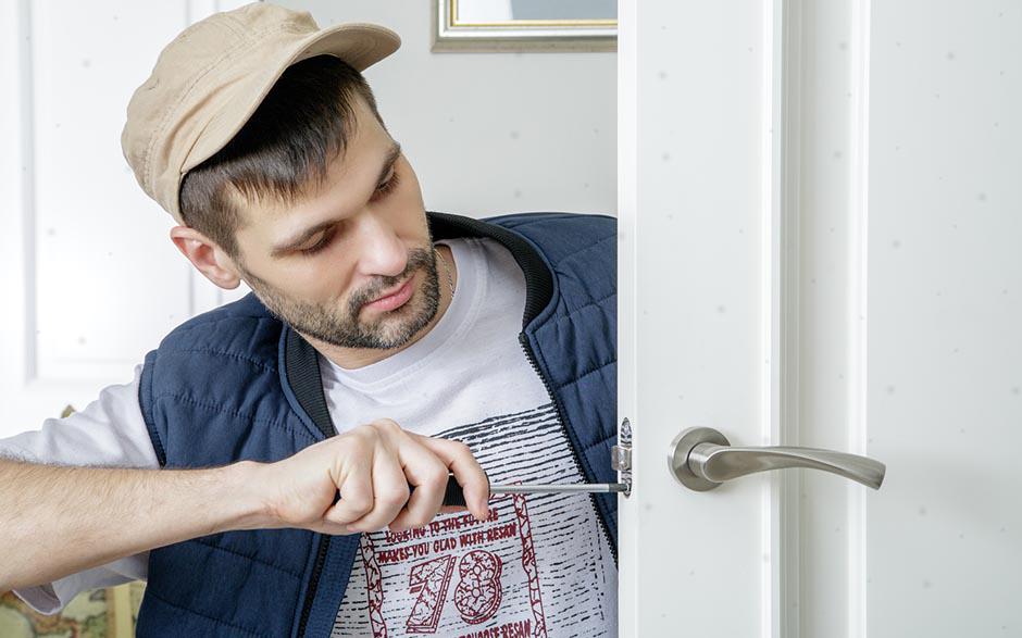 comment ouvrir une porte fermée à clé avec un trombone Mallemort